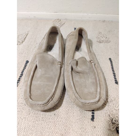 UGG Cream Buttery Leather Squared Toe Women's Slip on Loafer Moccasins Size 9 - Picture 9 of 10